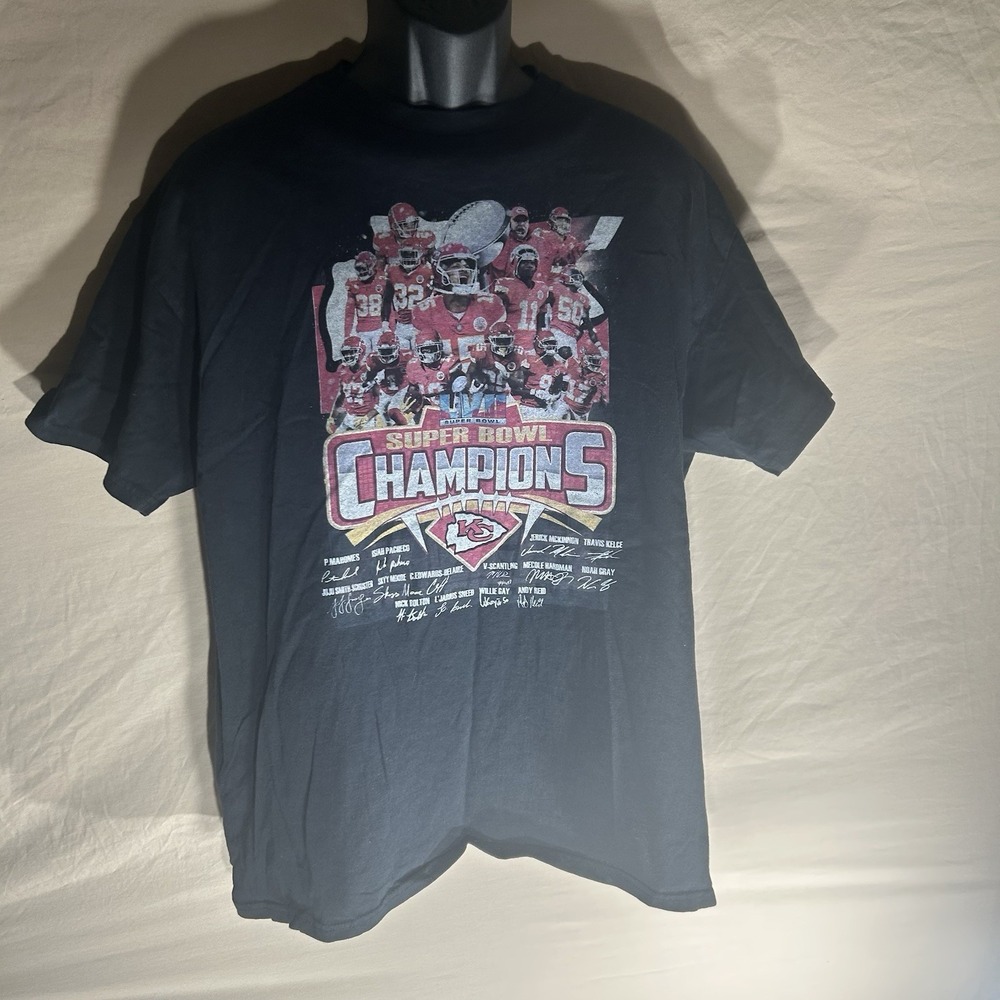 Kansas City Chiefs Super Bowl 57 Champs Graphic Tee Size XL Mahomes Kelce LVII